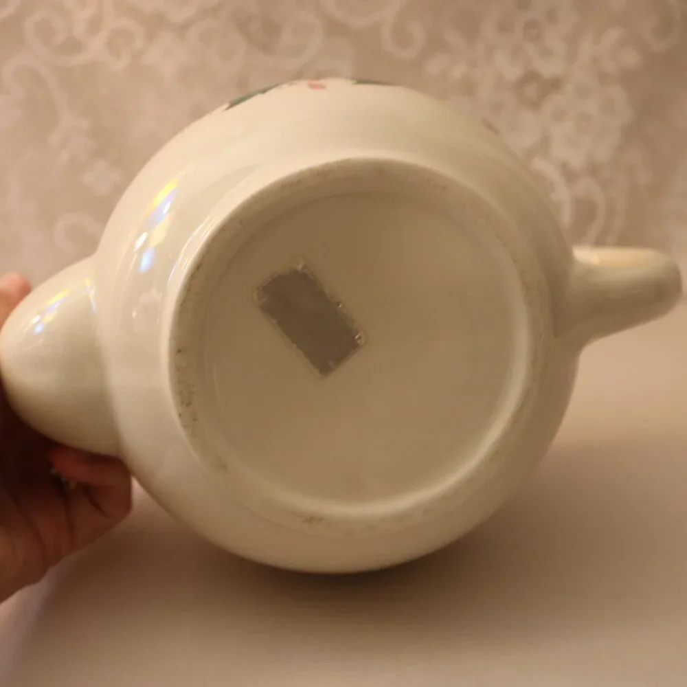 Interpur vintage round teapot in stunning condition with lid! 5 inches tall